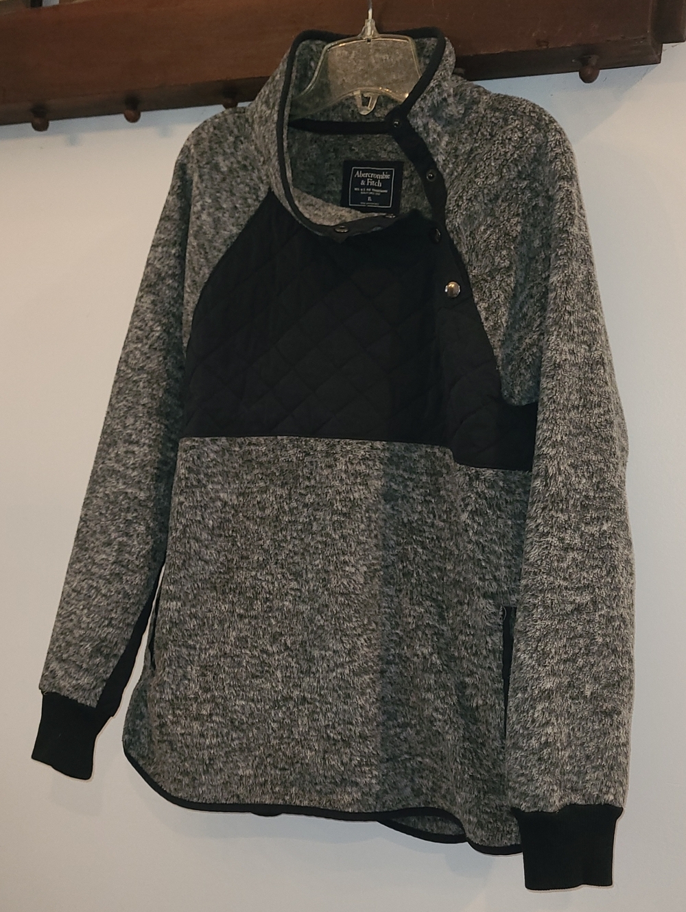 Abercrombie & Fitch Black and Gray Quilted Pullover